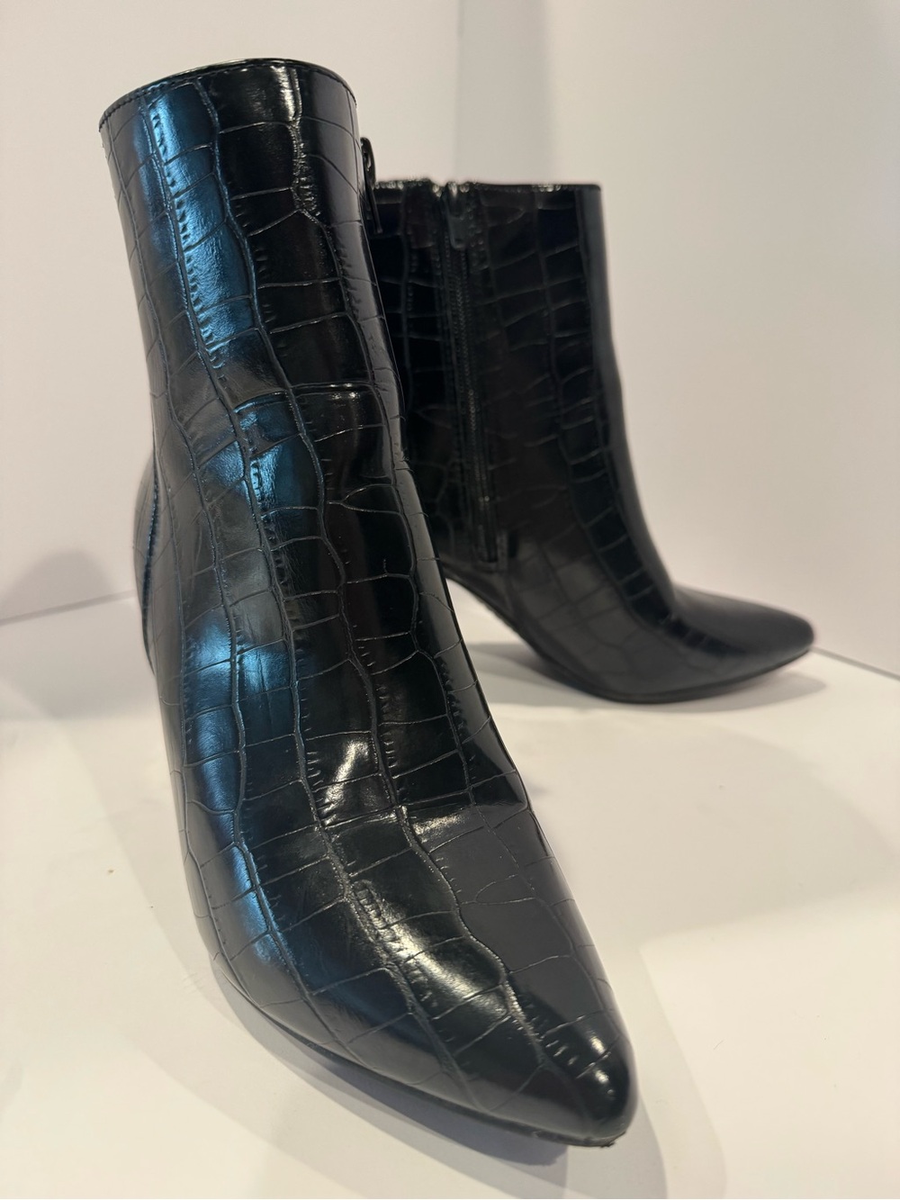 Esprit Black Croc Embossed Pointed Toe Ankle Booties Size 7 Block Heel